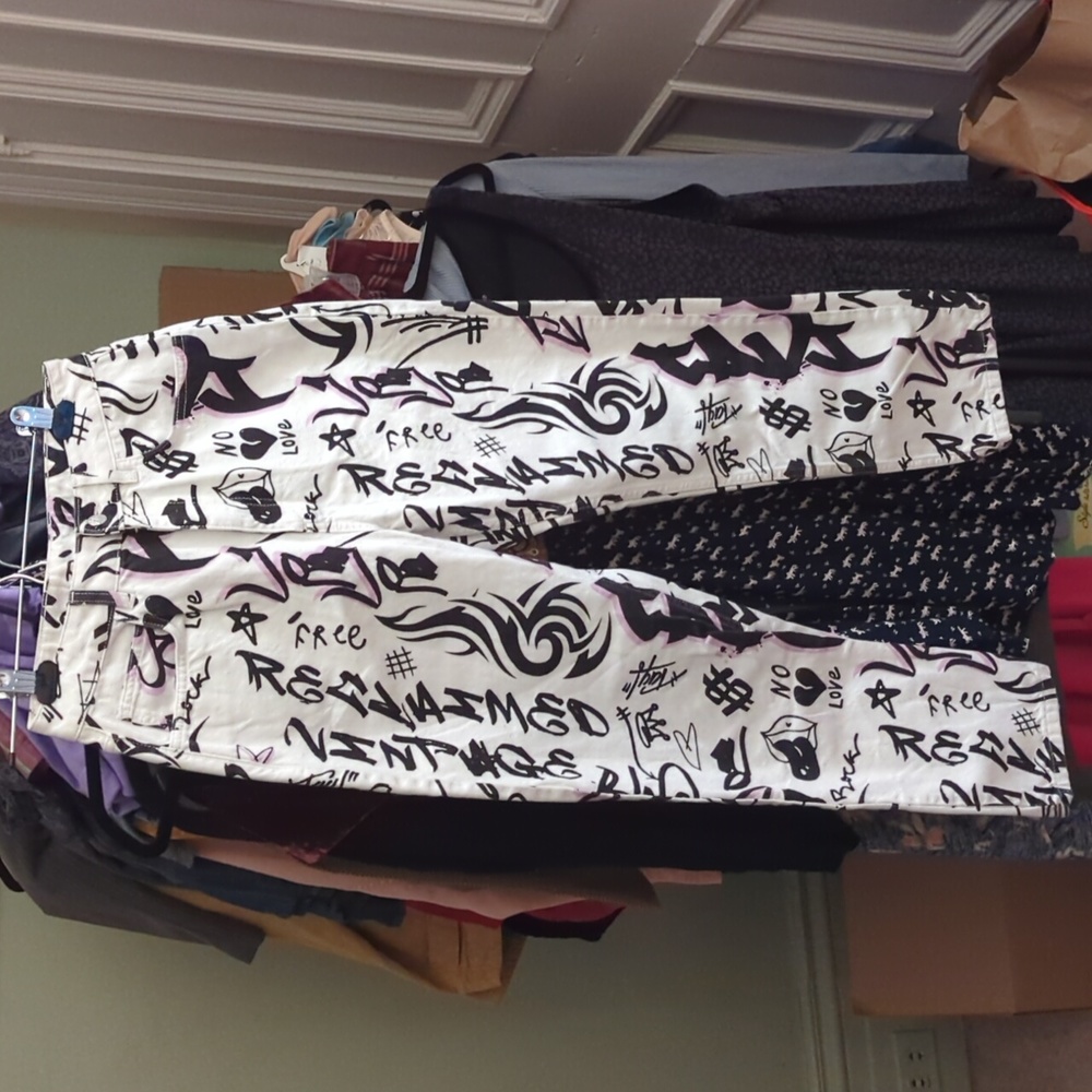 Reclaimed Vintage High Rise Graffiti Jeans White Black Lilac - Picture 3 of 11
